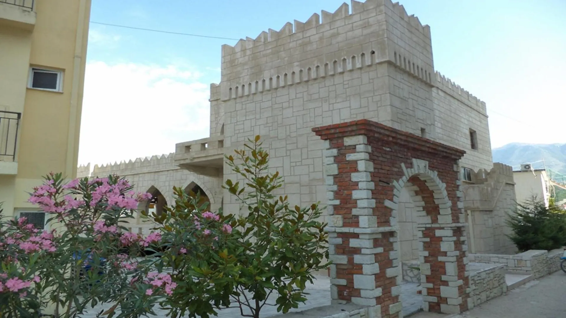 Castle Hotel Himara 3*,  Albánia