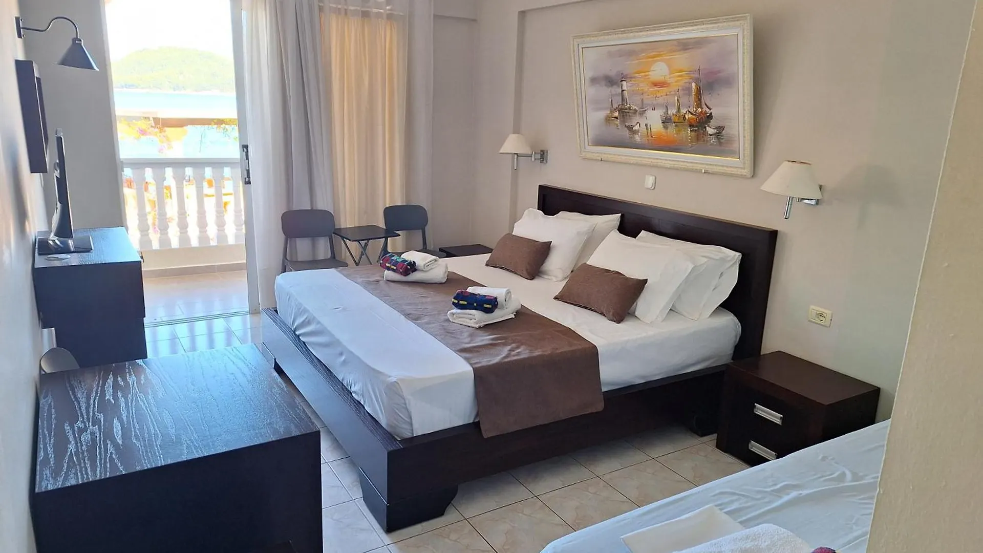 ***  Castle Hotel Himarë Albanie