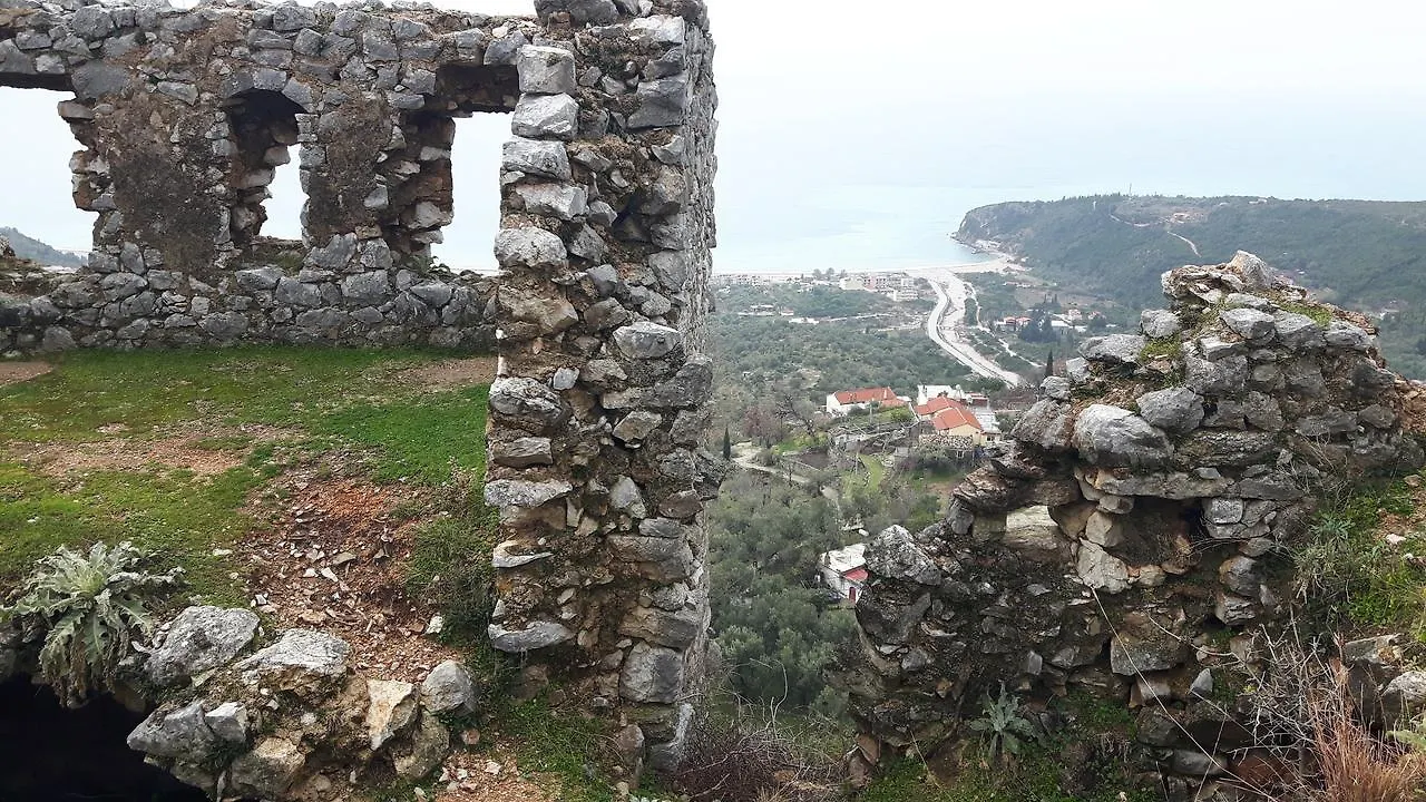 Castle Hotel Himara 3*,