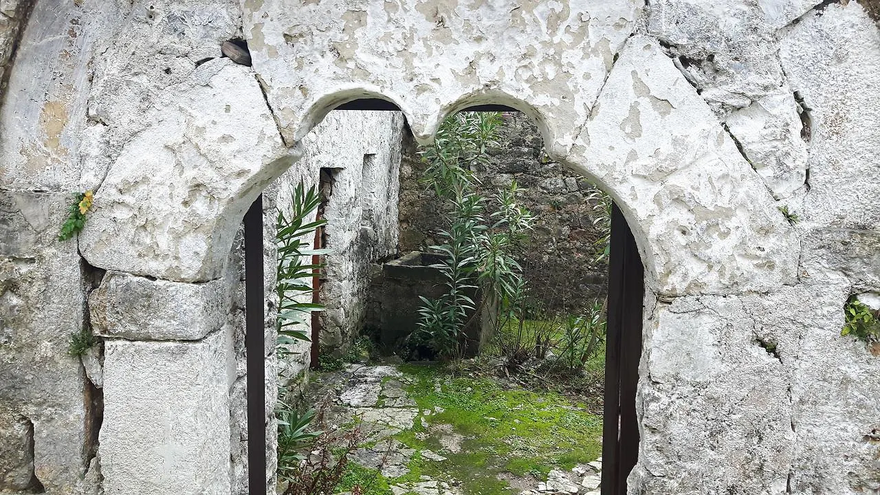 ***  Castle Hotel Himarë Albanie